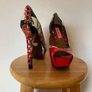 Betsey Johnson volume heel size 8
